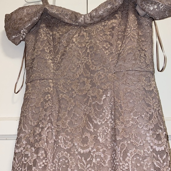 R&M Richards Size 4P Cream Lace Off-the-Shoulder Knee-Length Dress - Picture 9 of 9